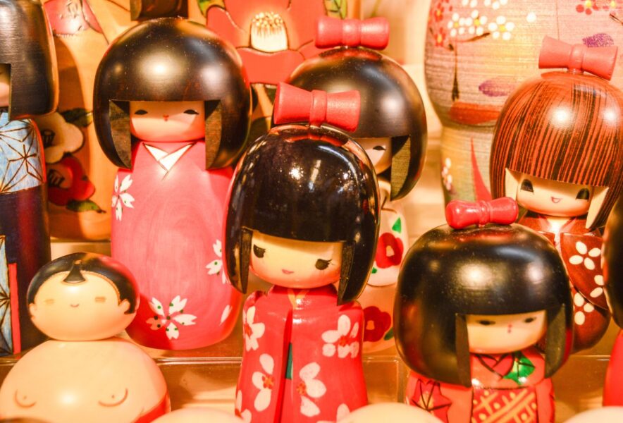 F Fityle Statuetta Bambola Kokeshi In Kimono Rosso – Ragazza Giapponese Fatta A Mano In Resina – Ornamento 7x14 Cm Per Giardino Fatato, Scrivania E Regalo Di Compleanno